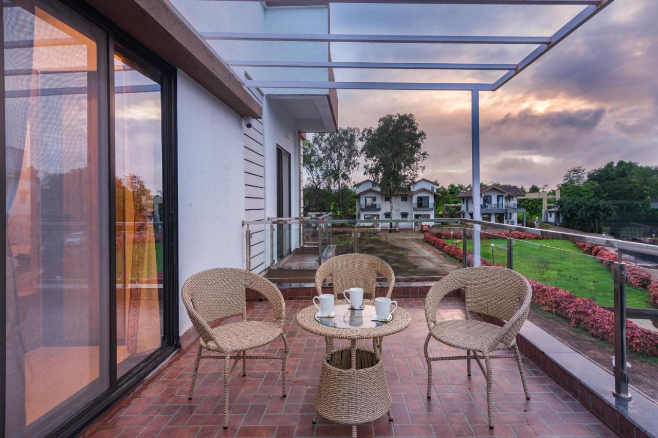 Saffronstays Aster, Plunge Pool Villa With Garden, Lonavala Esterno foto
