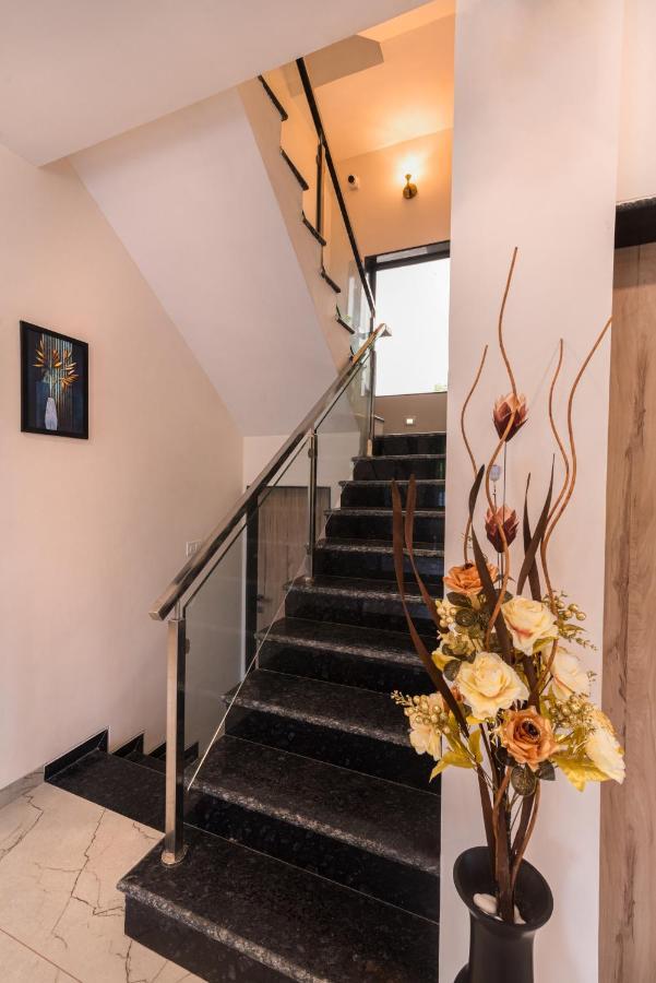 Saffronstays Aster, Plunge Pool Villa With Garden, Lonavala Esterno foto